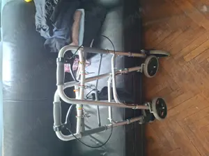 Vand mergator pt persoane cu dizabilitati