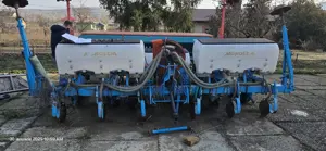 Utilaje agricole (tractoare, semanatoare, etc.)