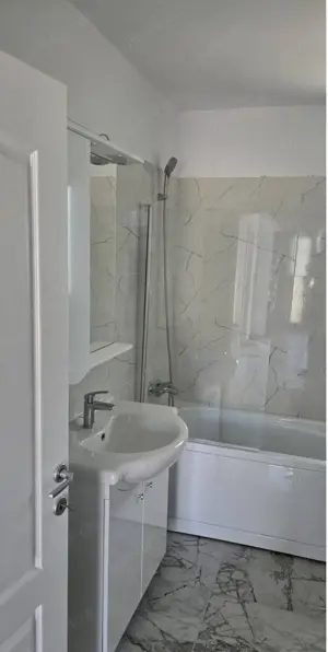 Vând cas 100m2 construit  Teren 586m2 intravilan vaslui situat str burebista, aproape de kaufland  - imagine 10