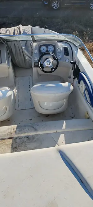 ambarcațiune de  agrement tip Larson 180 Sport  - imagine 3