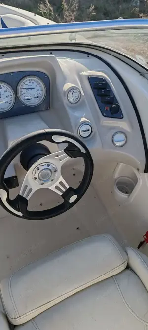 ambarcațiune de  agrement tip Larson 180 Sport  - imagine 2