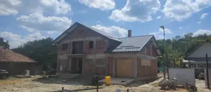 Vand casa "la rosu", 384 EUR mp, 326 mp, 6 dormitoare - imagine 2