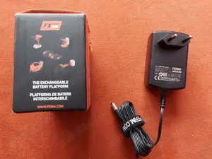 FERM incarcator acumulatori 20V, 4A sau 2A model CDA1169 - imagine 5