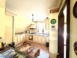 Casa individuala cu pozitie centrala, teren 1140 mp - Sanmihaiu Roman - imagine 5