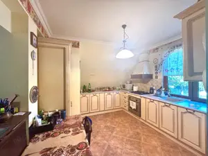 Casa individuala cu pozitie centrala, teren 1140 mp - Sanmihaiu Roman