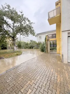 Casa individuala , 3 garaje , terasa ,  352mp utili, zona Dambu Rotund