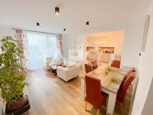 Casa cu 4 camere si vedere panoramica chiar la intrare In Cristian