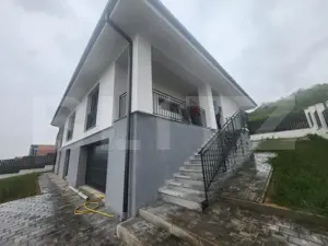 Casa individuala cu 6 camere,priveliste superba,600 mp teren,zona Piata - imagine 2