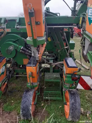 Vând  semanatoare de porumb pe 8 randuri . AMAZON  - imagine 2