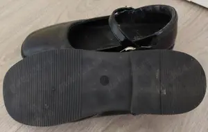 Pantofiori lacuiti marimea 34