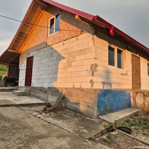 Vând casă, satul Huși, comuna Preutești 