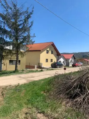 Vand loturi teren intravilan pe malul lacului Surduc