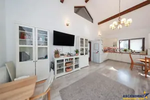 Vila apreciabila,Sanpetru,toate utilitatile,iluminat stradal,drum asfaltat - imagine 5