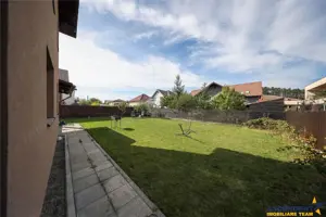 Vila apreciabila,Sanpetru,toate utilitatile,iluminat stradal,drum asfaltat - imagine 13