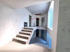 Casă / Vilă la gri aproape gata sa devina " acasa" ! - imagine 6