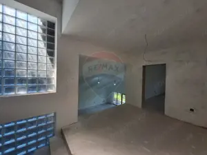 Casă / Vilă la gri aproape gata sa devina " acasa" ! - imagine 16