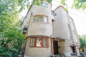 Apartament cu 4 camere de vânzare în zona Piața Unirii