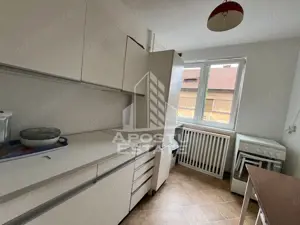 Apartament cu 3 camere, semidecomandat, etajul 2, zona Centrala - imagine 5