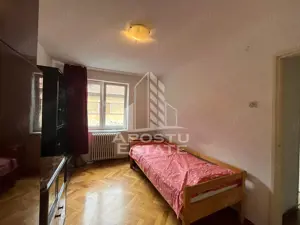 Apartament cu 3 camere, semidecomandat, etajul 2, zona Centrala - imagine 4