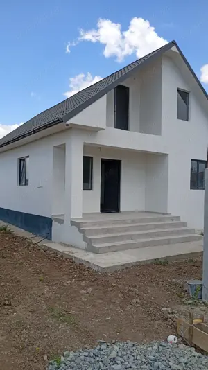 Casa Lumină direct la stradă, 95000