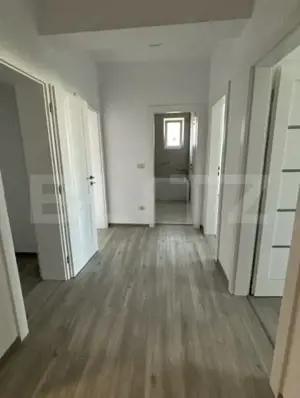 Apartament cu 2 camere, complet decomandat, terasa mare, zona asfaltata Giroc.