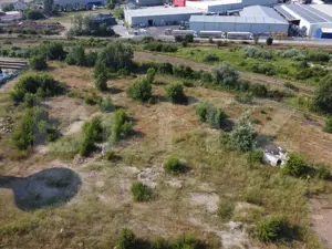 Teren intravilan, de vanzare, 28.760 mp, zona industrială Titu