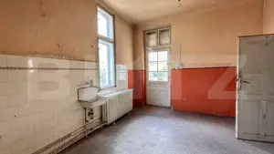 Casa de vanzare, cu 4 camere, demisol 122 mp, zona ultracentrala - imagine 2