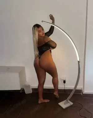 Eleganță, mister și seducție   pentru bărbatul care știe ce vrea.