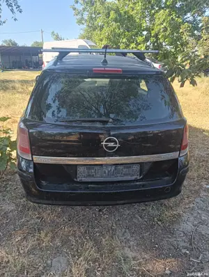 dezmembrez Opel astra h - imagine 5