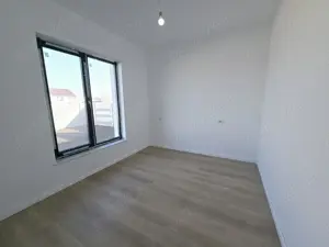 Casa parter - 3 camere - beci - pod - 200 m de RTB - incalzire pardoseala - imagine 2