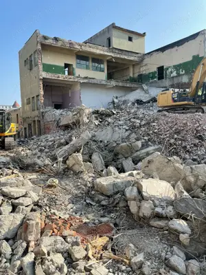 Demolari cladiri, executie terasamente, drumuri. - imagine 2