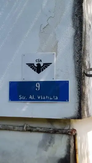 Vand vila situata in Pitesti, impartita in 8 apartamente - imagine 14