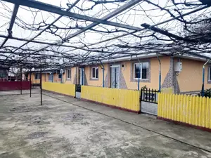 Casă la cheie cu 10 camere,1330 mp teren, în Munteni, Galaţi