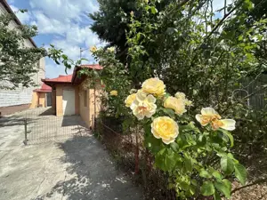 VAND CASA 3 CAM, SINGUR CURTE, APROAPE DE INTRAREA LA SPITALUL FUNDENI,