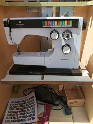 Vând mașină de cusut 