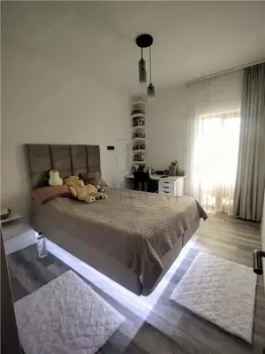 Sanandrei -Apartament 3 camere - doua balcoane -  curte -foisor - beci - zona excelenta - imagine 5