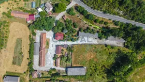 Teren intravilan, 10.000 mp, Imprejmuit+ drum privat+cladire de birouri, Dej - imagine 2