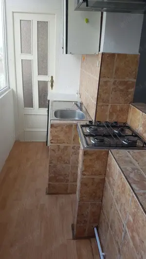 Proprietar vând apartament 3 camere   Bd. Mihai Viteazul, Sibiu   56 mp, balcon și boxă - imagine 3