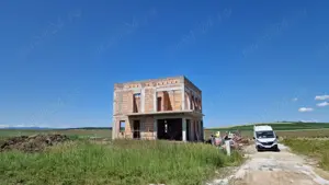 Casa de vanzare- Investește în liniște și priveliște! Casă modernă cu acces dublu, Șura Mică.      - imagine 2