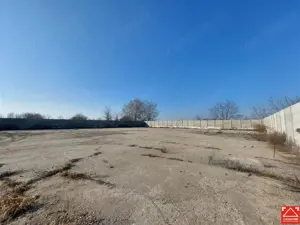 Teren ingradit si betonat, in apropiere de Aeroport - imagine 4