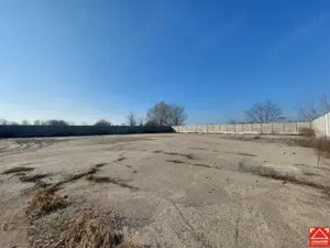 Teren ingradit si betonat, in apropiere de Aeroport - imagine 6