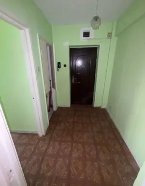 Vand Apartament cu 2 camere semidecomandat - Milcov (negociabil)