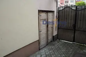 VAND CASA IN CENTRUL VECHI,DEJ,CURTE COMUNA,NECESITA RENOVARE