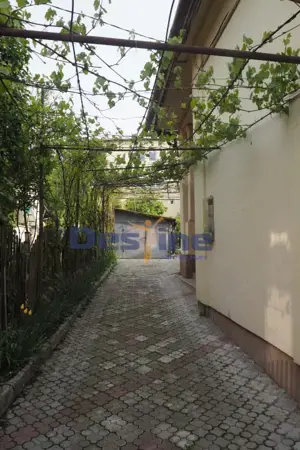 VAND CASA IN CENTRUL VECHI,DEJ,CURTE COMUNA,NECESITA RENOVARE - imagine 2