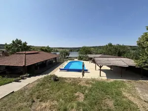 Proprietate de patrimoniu pe malul lacului Paleu - Teren 2.300 mp - piscina - Coliba lui Horea – cas - imagine 6