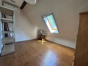 Proprietate de patrimoniu pe malul lacului Paleu - Teren 2.300 mp - piscina - Coliba lui Horea – cas - imagine 14