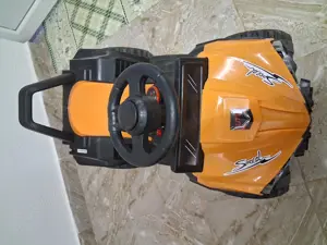 Vând mașinuța electrica