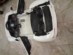 Vând mașina electrica cu telecomanda 