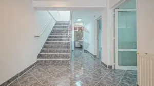 Imobil premium de închiriat în Brașov, aproape de Biserica Neagră - imagine 8