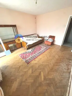 Apartament 3 camere , zona centrala, etaj 1